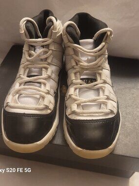 Nike Jordan 11 Retro Sneakers